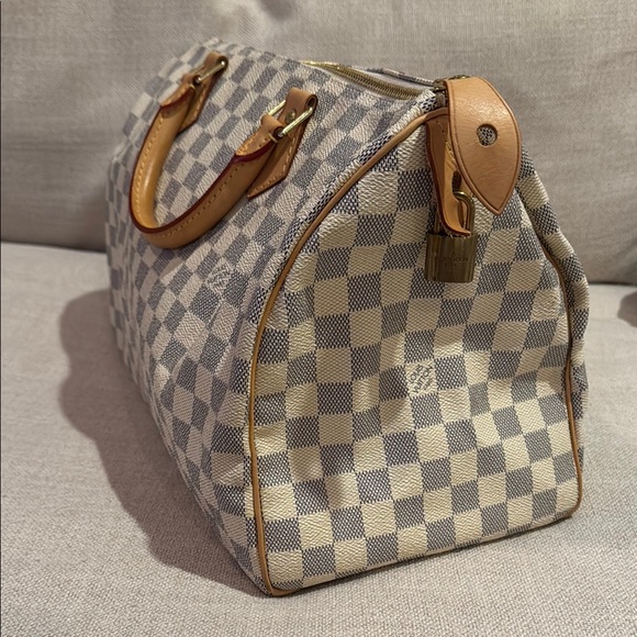 Brown duffel bag with checkered pattern and structured shape - Picture 5 of 8